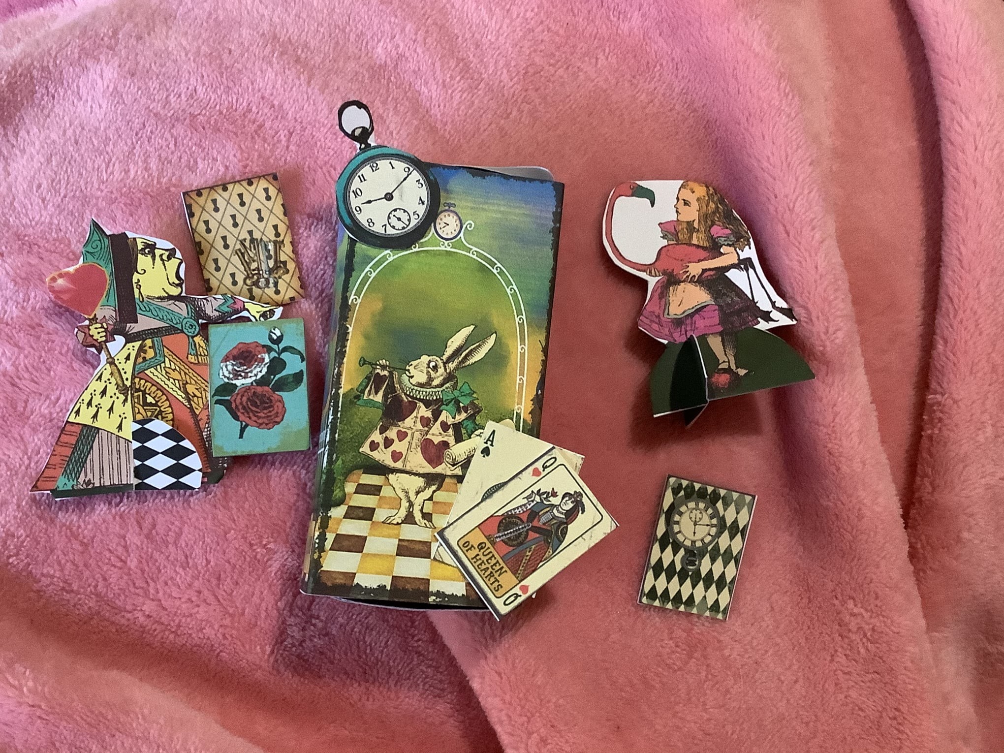 99 Alice & Wonderland Crafts ideas