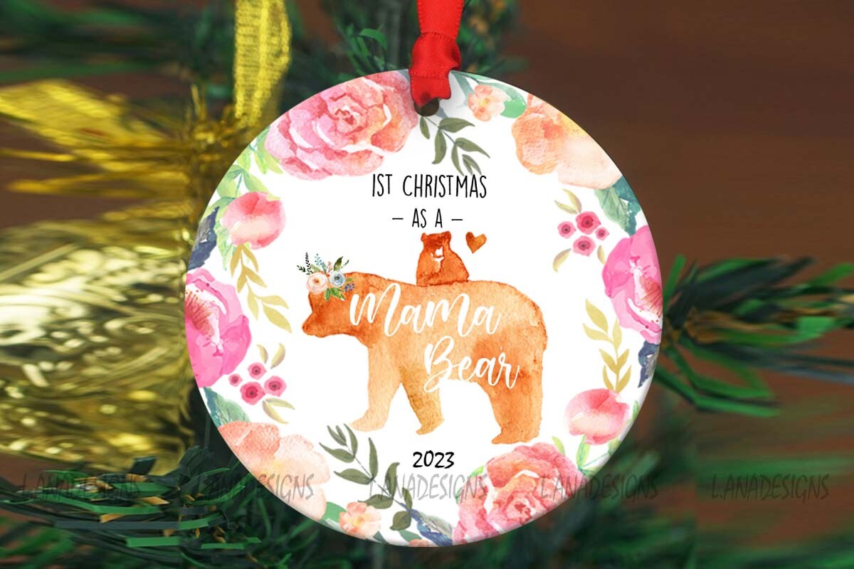 https://www.creativefabrica.com/wp-content/uploads/2023/10/17/1st-Christmas-As-Mama-Bear-Ornament-PNG-Graphics-81803175-1.jpg
