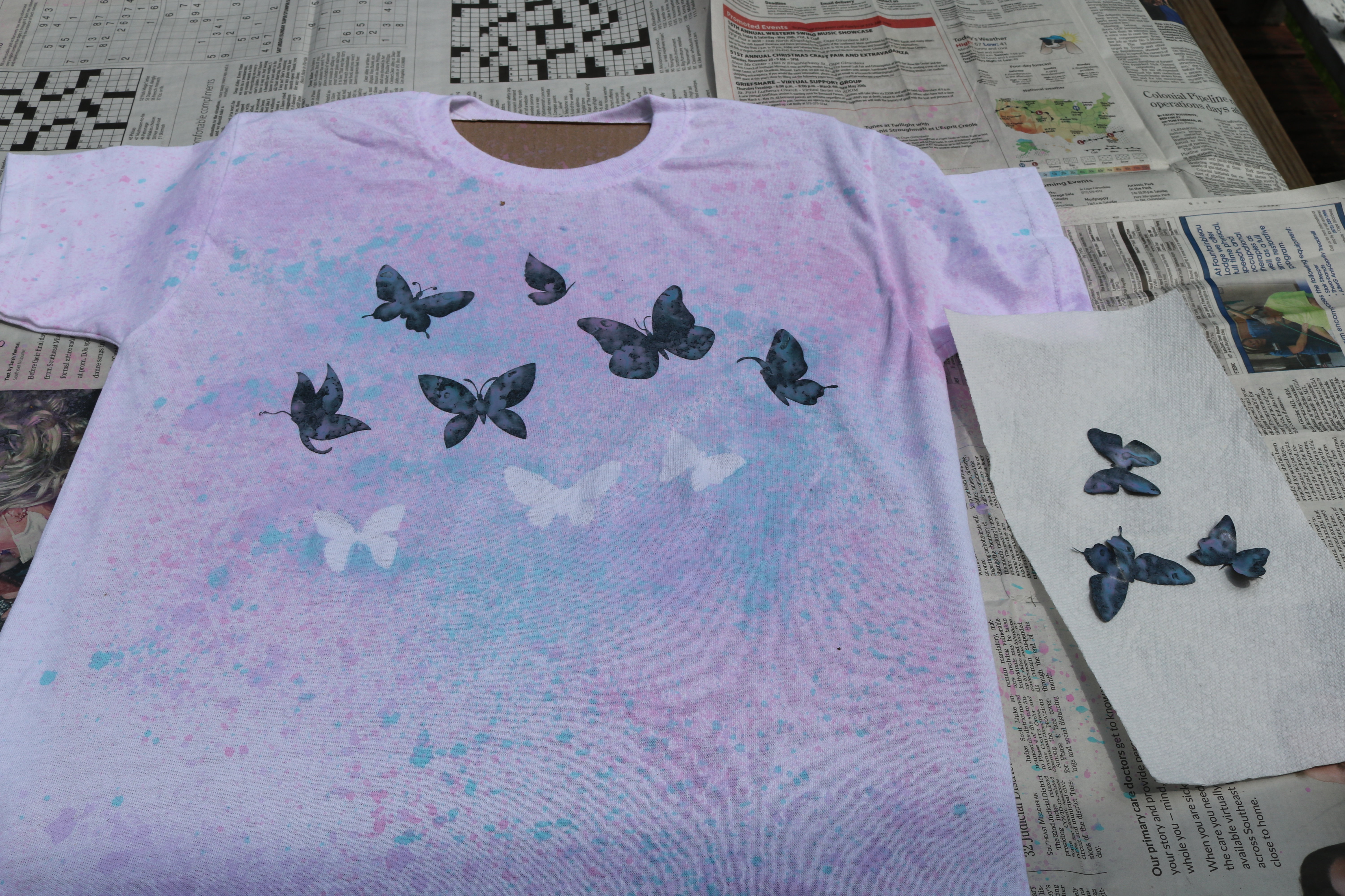 40 Insanely Creative Fabric Painting Ideas - Bored Art  Fabric paint  shirt, T shirt painting, Fabric paint diy